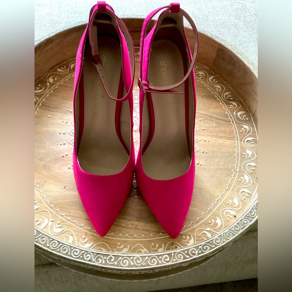 Dazzling Pink Suede Pumps